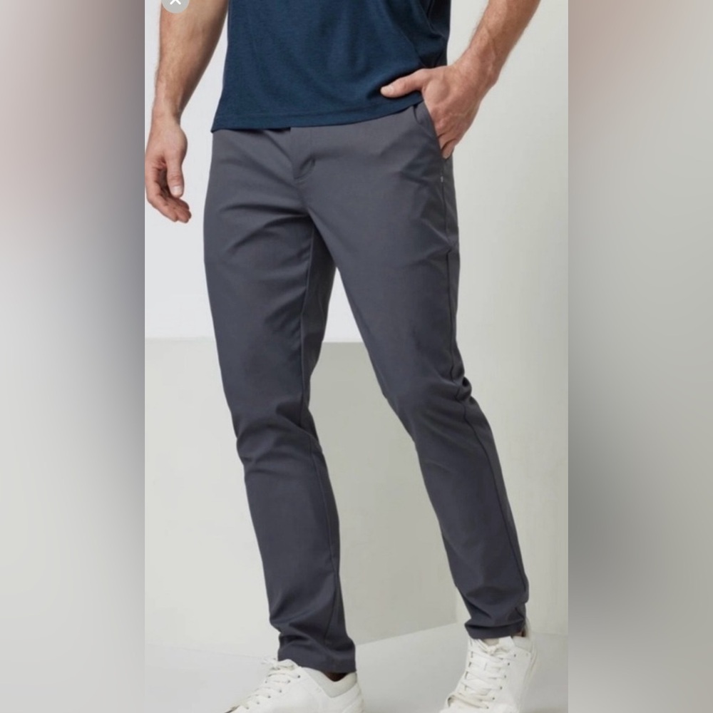 Vuori Charcoal Gray Activewear Pants
Size 32